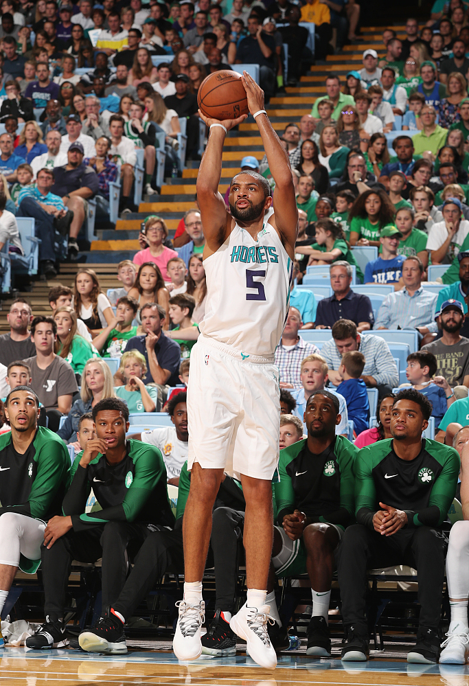 包含关键时刻体能课后，夏洛特黄蜂伤情更新备战德甲，管理层满意，团队化学反应显著的词条